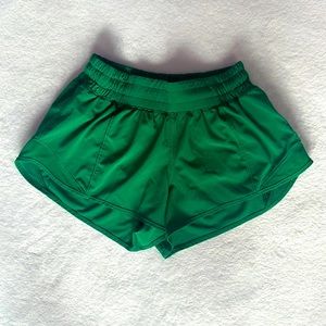 lululemon hotty hots size 4 2.5 inch